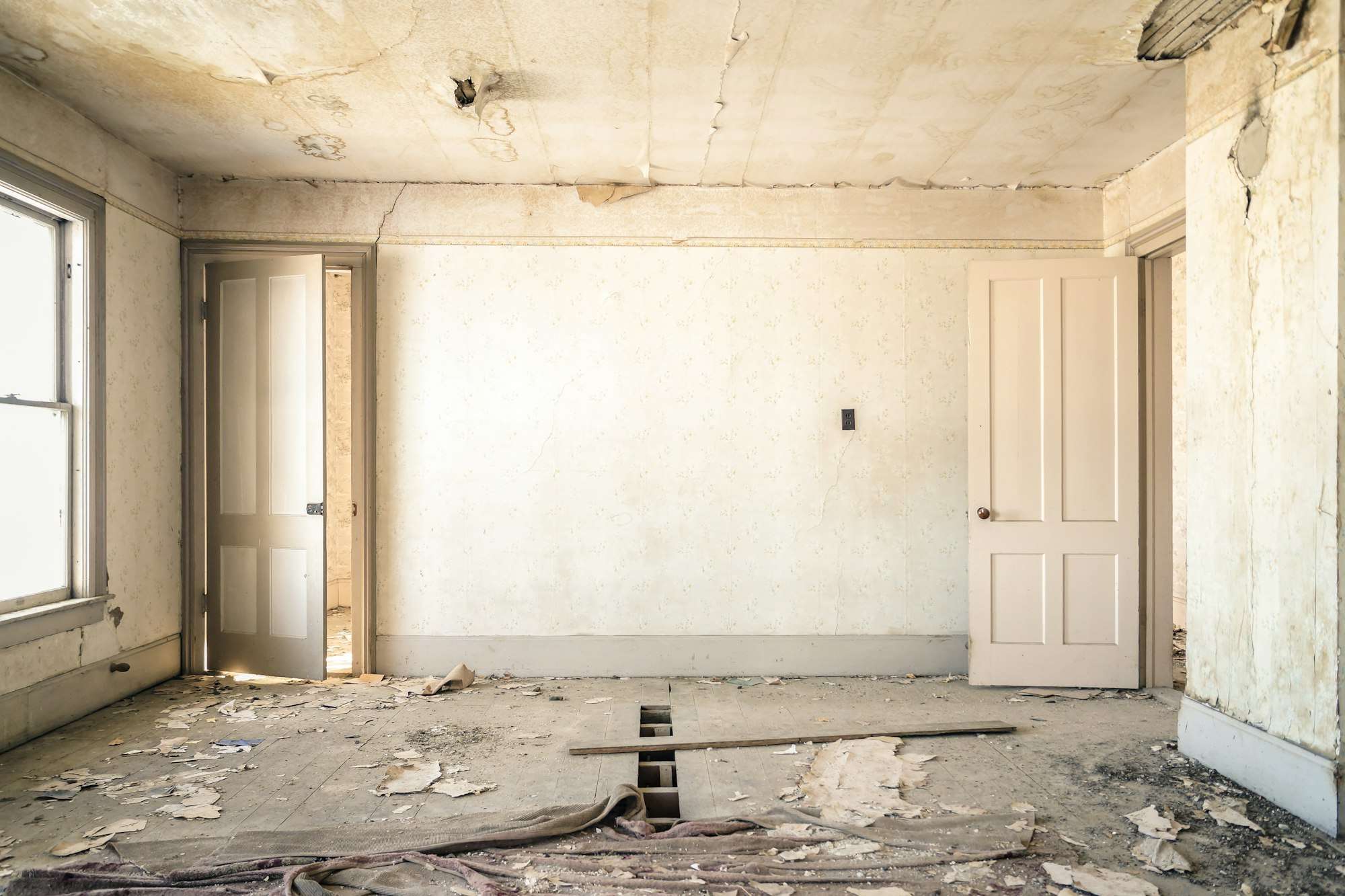 Pièce vide en chantier, avant travaux